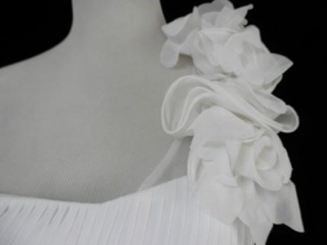 白ワンショルフラワー花上品エレガントミディアムワンピドレス < 女性ファッション 白ワンショルフラワー花上品エレガントミディアムワンピドレス < 女性ファッションの