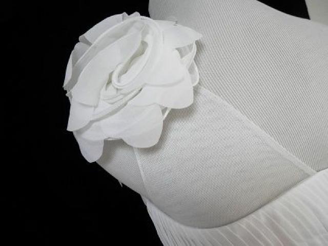 白ワンショルフラワー花上品エレガントミディアムワンピドレス < 女性ファッション 白ワンショルフラワー花上品エレガントミディアムワンピドレス < 女性ファッションの