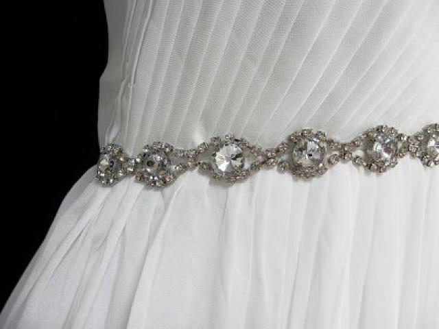 白ワンショルフラワー花上品エレガントミディアムワンピドレス < 女性ファッション 白ワンショルフラワー花上品エレガントミディアムワンピドレス < 女性ファッションの