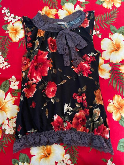 ☆上品☆シックな黒×赤花柄☆レースリボンノースリーブトップス < 女性ファッション  ☆上品☆シックな黒×赤花柄☆レースリボンノースリーブトップス  < 女性ファッションの