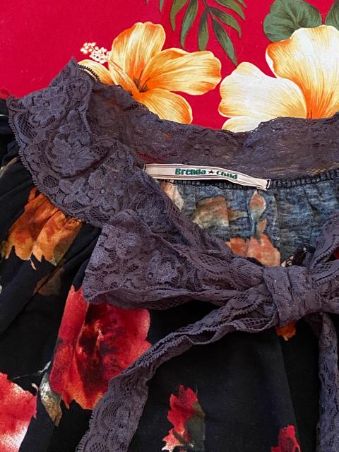 ☆上品☆シックな黒×赤花柄☆レースリボンノースリーブトップス < 女性ファッション  ☆上品☆シックな黒×赤花柄☆レースリボンノースリーブトップス < 女性ファッションの