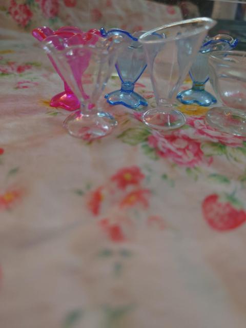 色々なパフェグラス6個 < 香水/コスメ/ネイル  色々なパフェグラス6個 < 香水/コスメ/ネイルの