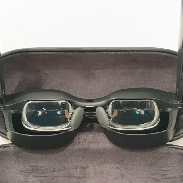 XREAL Air 2 Pro X}[gOX AROX ԃfBXvC  Ɠd/AV 