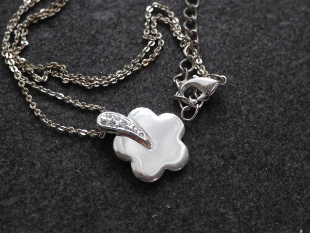 新品 アンティーク調ストーン付お花モチーフネックレス < 女性アクセサリー/時計  新品 アンティーク調ストーン付お花モチーフネックレス < 女性アクセサリー/時計の