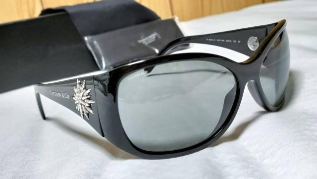 正規レア ハイド着 同型同色  ティファニー ダイヤ サングラス 黒×SV ゴシックフラワー 付属有 ラグジュアリーアイウェア < ブランド  正規レア ハイド着 同型同色  ティファニー ダイヤ サングラス 黒×SV ゴシックフラワー 付属有 ラグジュアリーアイウェア < ブランドの
