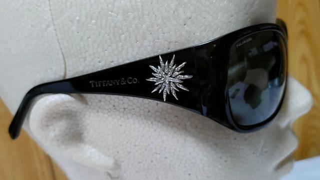 正規レア ハイド着 同型同色  ティファニー ダイヤ サングラス 黒×SV ゴシックフラワー 付属有 ラグジュアリーアイウェア < ブランド  正規レア ハイド着 同型同色  ティファニー ダイヤ サングラス 黒×SV ゴシックフラワー 付属有 ラグジュアリーアイウェア < ブランドの