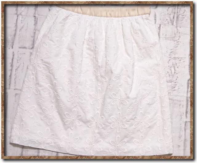 マッキントッシュ フィロソフィー 刺繍入りスカート 白 < ブランド マッキントッシュ フィロソフィー 刺繍入りスカート 白 < ブランドの