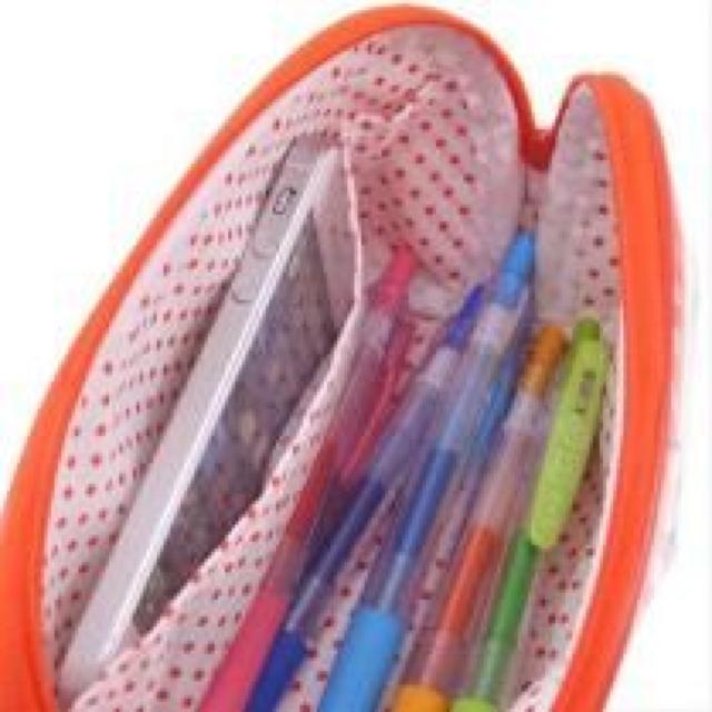 【スヌーピー】可愛い♪水濡れ安心 シェル型ペンケース.化粧ポーチ.小物入 < 女性ファッション 【スヌーピー】可愛い♪水濡れ安心 シェル型ペンケース.化粧ポーチ.小物入 < 女性ファッションの