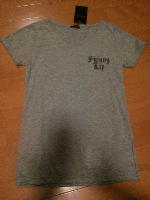 ★スキニーリップ★ロゴVネックTシャツ★GR★ < ブランド  ★スキニーリップ★ロゴVネックTシャツ★GR★  < ブランドの