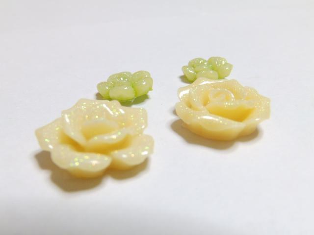 デコパーツ♪ラメグリッター入 花フラワーパーツ 大小4個セット < 香水/コスメ/ネイル デコパーツ♪ラメグリッター入 花フラワーパーツ 大小4個セット < 香水/コスメ/ネイルの