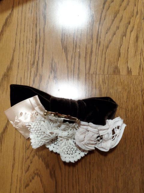 大きなリボンコサージュ ブローチ 茶 ベルベット レース ボリューム リボン 髪どめにも < 女性アクセサリー/時計  大きなリボンコサージュ ブローチ 茶 ベルベット レース ボリューム リボン 髪どめにも < 女性アクセサリー/時計の