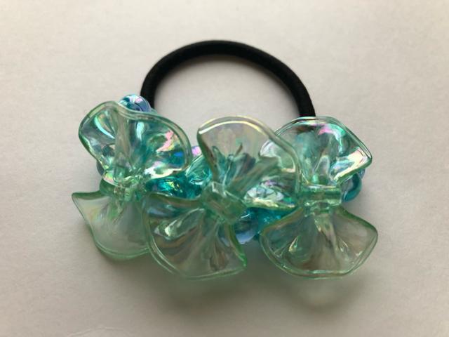 ハンドメイド ヘアゴム  キラキラピーズ盛り盛り♪ 大きめリボン グリーン ブルーのピーズもキラキラ < 女性ファッション  ハンドメイド ヘアゴム  キラキラピーズ盛り盛り♪ 大きめリボン グリーン ブルーのピーズもキラキラ  < 女性ファッションの
