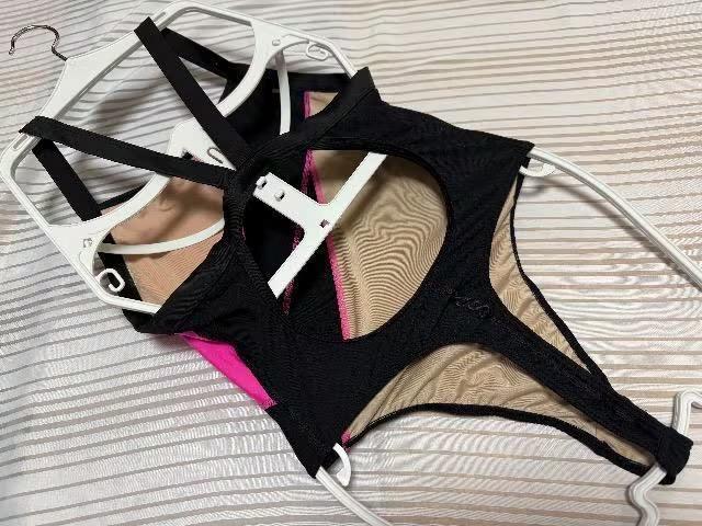 �����ȃu���b�N�ɑN�₩�ȃl�I���s���N�̍����F�����������X�[�p�[�n�C���O�J�b�gT�o�b�N�f�U�C���̋��j����