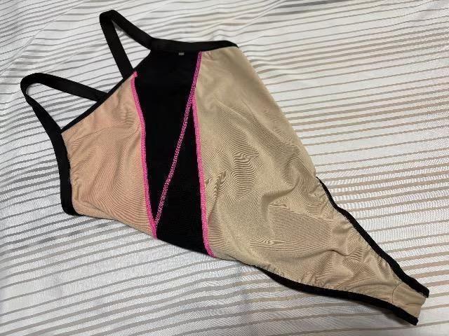 �����ȃu���b�N�ɑN�₩�ȃl�I���s���N�̍����F�����������X�[�p�[�n�C���O�J�b�gT�o�b�N�f�U�C���̋��j����