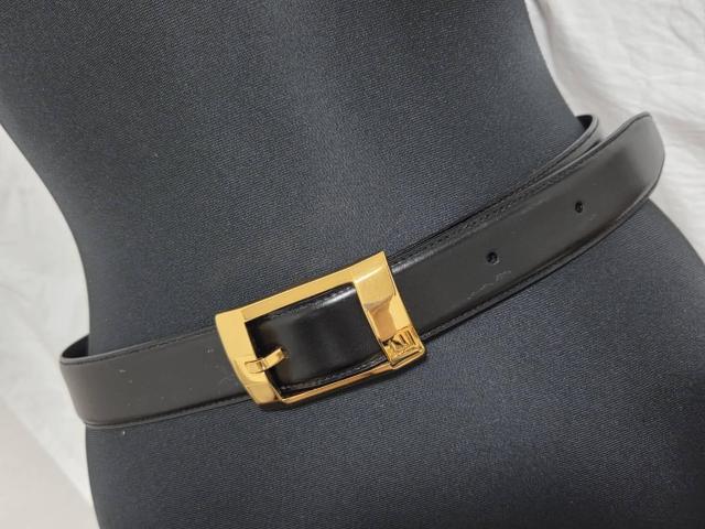 正規 ダンヒル ダンヒリオン ラージ シャイニーゴールドバックル レザーベルト 黒 90 調節可 ウォッチフェイス金具 男女兼用 < ブランド  正規 ダンヒル ダンヒリオン ラージ シャイニーゴールドバックル レザーベルト 黒 90 調節可 ウォッチフェイス金具 男女兼用 < ブランドの