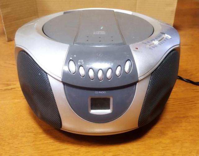 丸い形がかわいい ポータブル ラジオ CDプレーヤー アナログコンポ ジャンク品 < 家電/AV  丸い形がかわいい ポータブル ラジオ CDプレーヤー アナログコンポ ジャンク品  < 家電/AVの