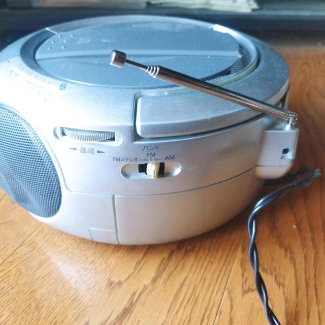 丸い形がかわいい ポータブル ラジオ CDプレーヤー アナログコンポ ジャンク品 < 家電/AV  丸い形がかわいい ポータブル ラジオ CDプレーヤー アナログコンポ ジャンク品 < 家電/AVの