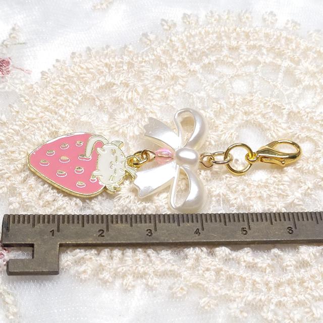 ハンドメイド☆ファスナーチャーム☆苺とねこちゃん < 女性ファッション ハンドメイド☆ファスナーチャーム☆苺とねこちゃん < 女性ファッションの