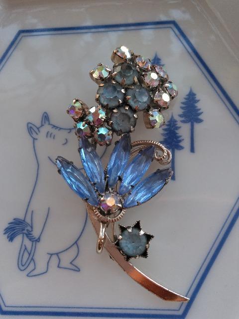 昭和レトロ ラインストーンのブローチ < 女性アクセサリー/時計 昭和レトロ ラインストーンのブローチ < 女性アクセサリー/時計の