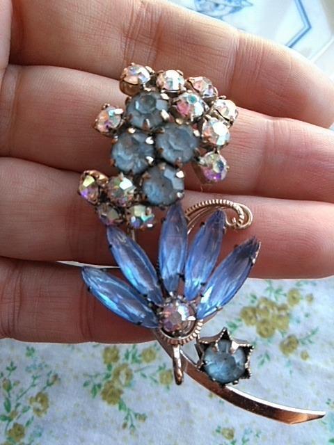 昭和レトロ ラインストーンのブローチ < 女性アクセサリー/時計 昭和レトロ ラインストーンのブローチ < 女性アクセサリー/時計の