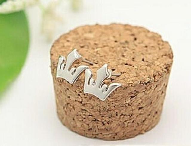 新品ゴスロリ姫系 ティアラピアス 銀色 < 女性アクセサリー/時計 新品ゴスロリ姫系 ティアラピアス 銀色 < 女性アクセサリー/時計の