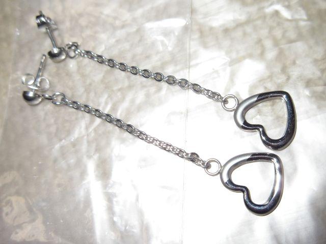 未使用☆ステンレス製*ハートモチーフロングピアス(シルバー) < 女性アクセサリー/時計  未使用☆ステンレス製*ハートモチーフロングピアス(シルバー)  < 女性アクセサリー/時計の