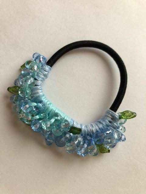 ハンドメイド ヘアゴム キラキラビーズ盛り盛り♪ ブルーの紫陽花 < 女性ファッション  ハンドメイド ヘアゴム キラキラビーズ盛り盛り♪ ブルーの紫陽花 < 女性ファッションの