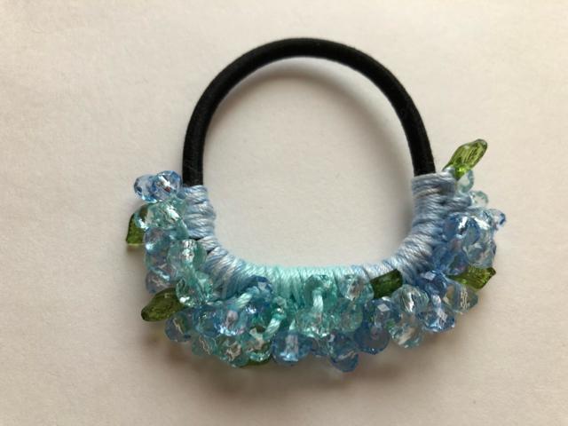 ハンドメイド ヘアゴム キラキラビーズ盛り盛り♪ ブルーの紫陽花 < 女性ファッション  ハンドメイド ヘアゴム キラキラビーズ盛り盛り♪ ブルーの紫陽花 < 女性ファッションの