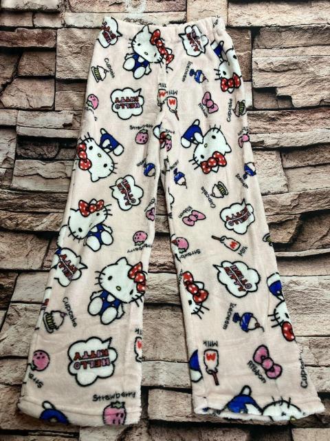 送料無料!【サンリオ】ふわふわ&あったか!フランネルレディースパジャマ『ハローキティ』1組 < 女性ファッション 送料無料!【サンリオ】ふわふわ&あったか!フランネルレディースパジャマ『ハローキティ』1組 < 女性ファッションの