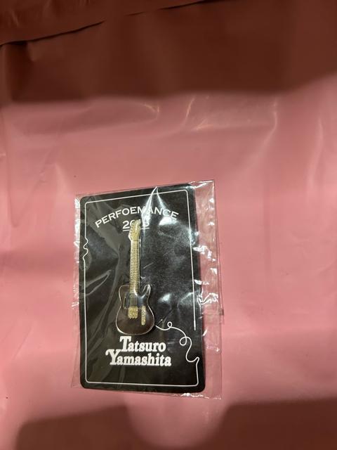 山下達郎さんのLiveグッズ ギターピンバッジ < タレントグッズ 山下達郎さんのLiveグッズ ギターピンバッジ < タレントグッズの