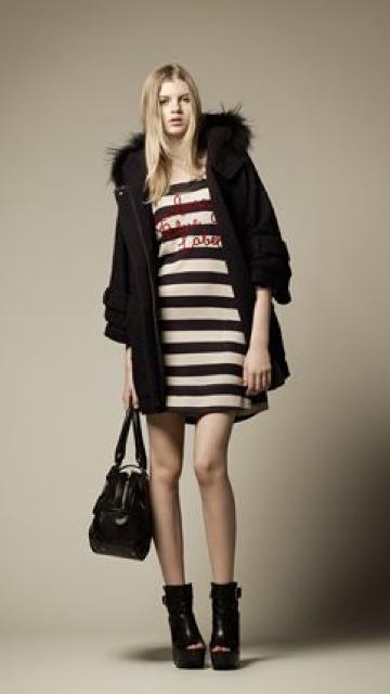 カタログ掲載完売★BURBERRY BLUE LABEL★ボーダー柄ワンピース < ブランド  カタログ掲載完売★BURBERRY BLUE LABEL★ボーダー柄ワンピース  < ブランドの