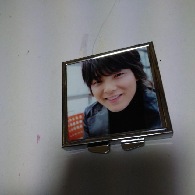 ☆パク_ヨンハ☆写真入り□型コンパクトミラー.携帯ストラップキ−ホルダー < タレントグッズ  ☆パク_ヨンハ☆写真入り□型コンパクトミラー.携帯ストラップキ−ホルダー  < タレントグッズの