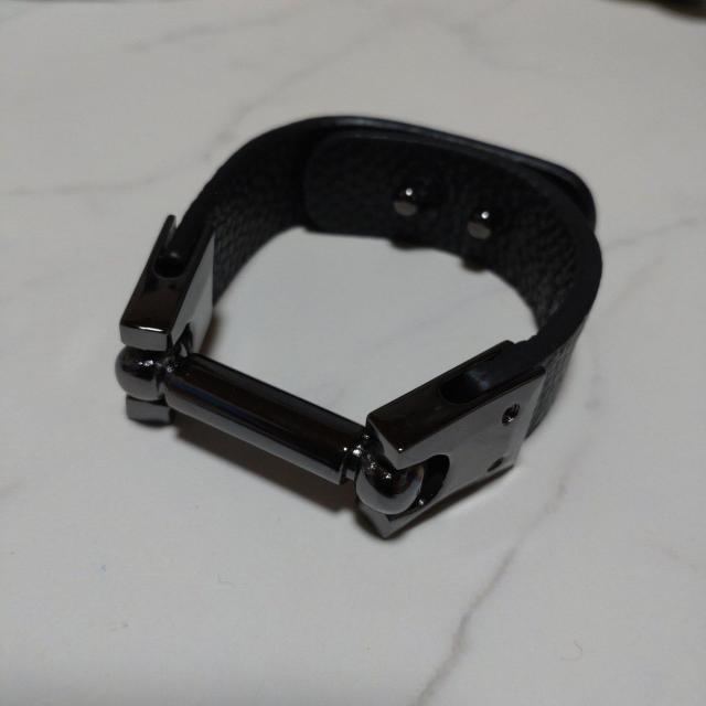 ブラック レザー&メタル製ブレスレット 新品未使用 < 女性アクセサリー/時計  ブラック レザー&メタル製ブレスレット 新品未使用  < 女性アクセサリー/時計の