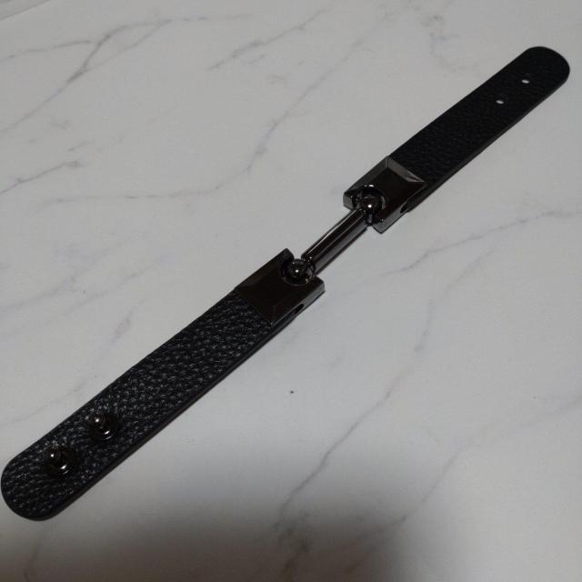 ブラック レザー&メタル製ブレスレット 新品未使用 < 女性アクセサリー/時計  ブラック レザー&メタル製ブレスレット 新品未使用 < 女性アクセサリー/時計の