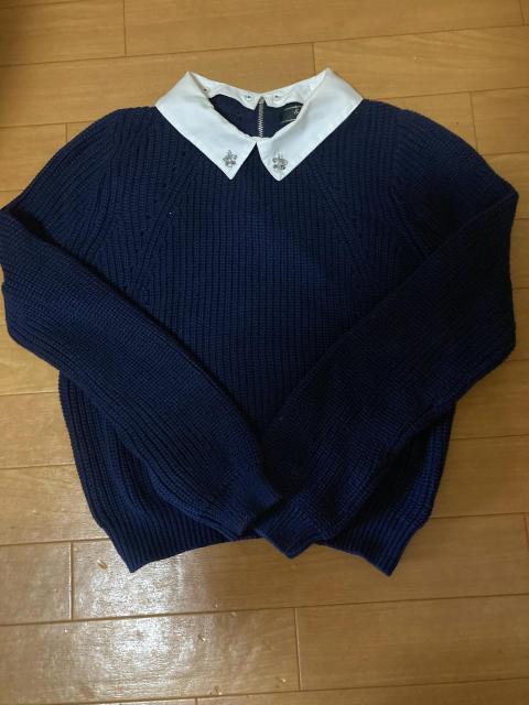 美品 襟付きニット ネイビー 濃紺 ビジュー ストーン < 女性ファッション 美品 襟付きニット ネイビー 濃紺 ビジュー ストーン < 女性ファッションの