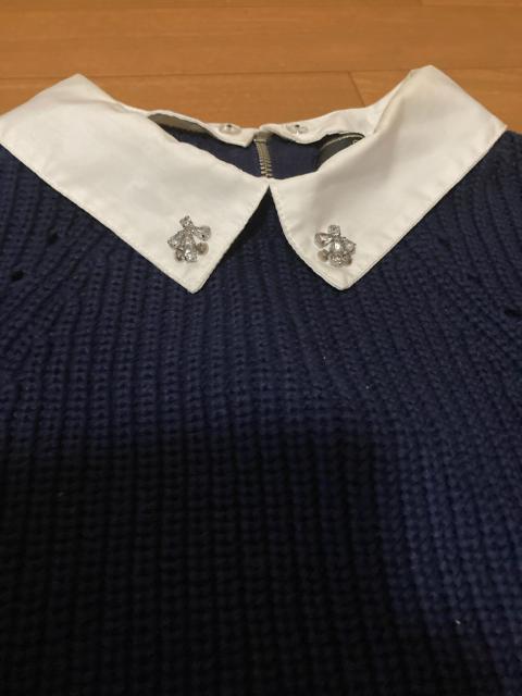 美品 襟付きニット ネイビー 濃紺 ビジュー ストーン < 女性ファッション 美品 襟付きニット ネイビー 濃紺 ビジュー ストーン < 女性ファッションの