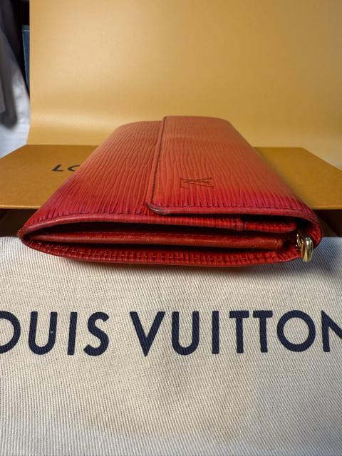 ルイヴィトン 長財布 エピ ポルトフォイユサラ レッド 【美品】 < ブランド ルイヴィトン 長財布 エピ ポルトフォイユサラ レッド 【美品】 < ブランドの