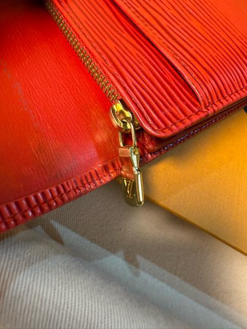 ルイヴィトン 長財布 エピ ポルトフォイユサラ レッド 【美品】 < ブランド ルイヴィトン 長財布 エピ ポルトフォイユサラ レッド 【美品】 < ブランドの