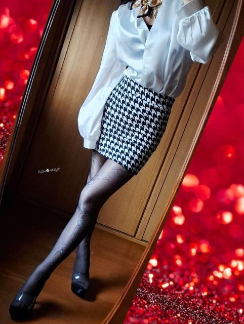 光沢艶々煌めき純白サテン☆SEXY女教師風V開きスキッパーオフィスブラウス*M☆鎖骨シャーリング☆ぷっくりぽわん袖 < 女性ファッション 光沢艶々煌めき純白サテン☆SEXY女教師風V開きスキッパーオフィスブラウス*M☆鎖骨シャーリング☆ぷっくりぽわん袖 < 女性ファッションの