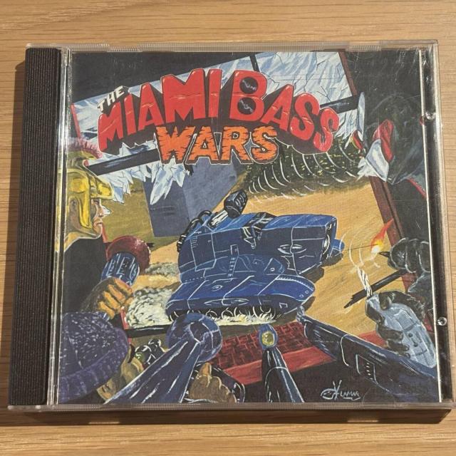 �yMIAMI BASS WARS�z  �� CD/DVD/�r�f�I�� 