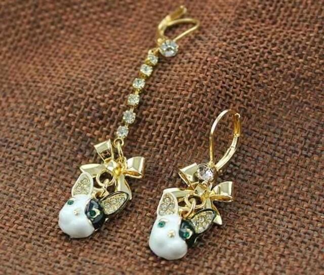 新品 アンティーク調 可愛いテリア犬さんゆらゆらピアス < 女性アクセサリー/時計 新品 アンティーク調 可愛いテリア犬さんゆらゆらピアス < 女性アクセサリー/時計の