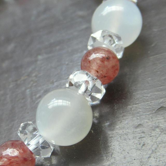 ムーンストーンxモスコバイトブレスレット 天然石 パワーストーン < 女性アクセサリー/時計 ムーンストーンxモスコバイトブレスレット 天然石 パワーストーン < 女性アクセサリー/時計の