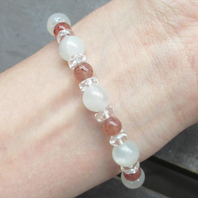 ムーンストーンxモスコバイトブレスレット 天然石 パワーストーン < 女性アクセサリー/時計 ムーンストーンxモスコバイトブレスレット 天然石 パワーストーン < 女性アクセサリー/時計の