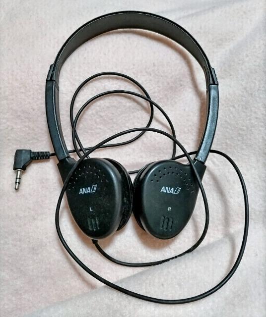 ANA 有線ヘッドフォン ブラック 美品 < 家電/AV  ANA 有線ヘッドフォン ブラック 美品  < 家電/AVの