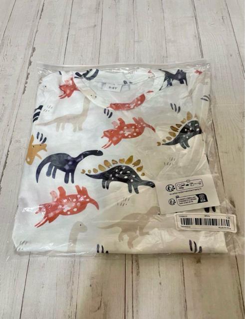 新品未使用★恐竜柄★白Tシャツ★5-6M(104-116cm) < キッズ/ベビー 新品未使用★恐竜柄★白Tシャツ★5-6M(104-116cm) < キッズ/ベビーの