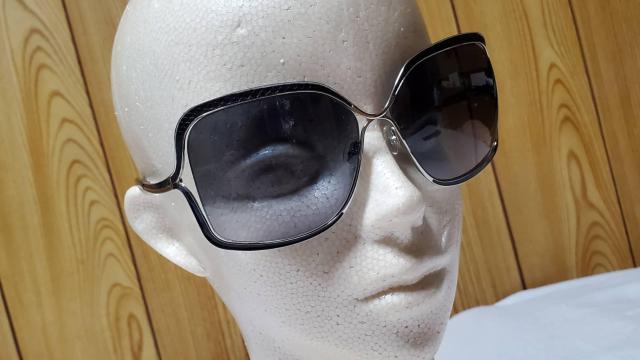 正規良 レア ジミーチュウ スネークレザー グラマラスメタル アイウェア ロゴサングラス 黒 クロスフレーム アイウェア < ブランド 正規良 レア ジミーチュウ スネークレザー グラマラスメタル アイウェア ロゴサングラス 黒 クロスフレーム アイウェア < ブランドの