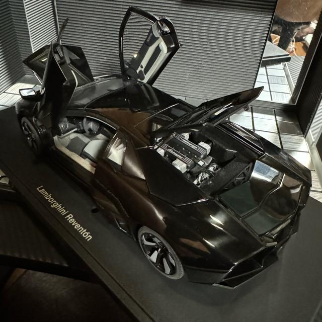 絶版未展示品 オートアート 1/18 ランボルギーニ レヴェントン ブラック < ホビー  絶版未展示品 オートアート 1/18 ランボルギーニ レヴェントン ブラック < ホビーの