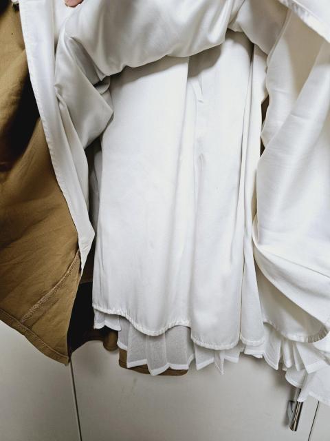 LAGUNAMOON キャメル×白シフォンプリーツ アシンメトリー ベルト付 ロングスカート M < ブランド LAGUNAMOON キャメル×白シフォンプリーツ アシンメトリー ベルト付 ロングスカート M < ブランドの