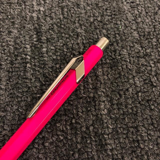 即決 CARAN D'ACHE 849 ボールペン ピンク < インテリア/ライフ  即決 CARAN D'ACHE 849 ボールペン ピンク < インテリア/ライフの