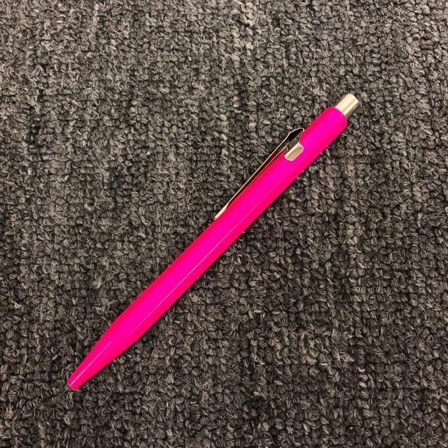 即決 CARAN D'ACHE 849 ボールペン ピンク < インテリア/ライフ  即決 CARAN D'ACHE 849 ボールペン ピンク < インテリア/ライフの